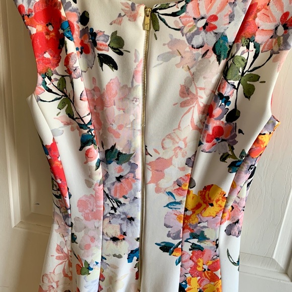 Just Taylor floral dress - Picture 2 of 3